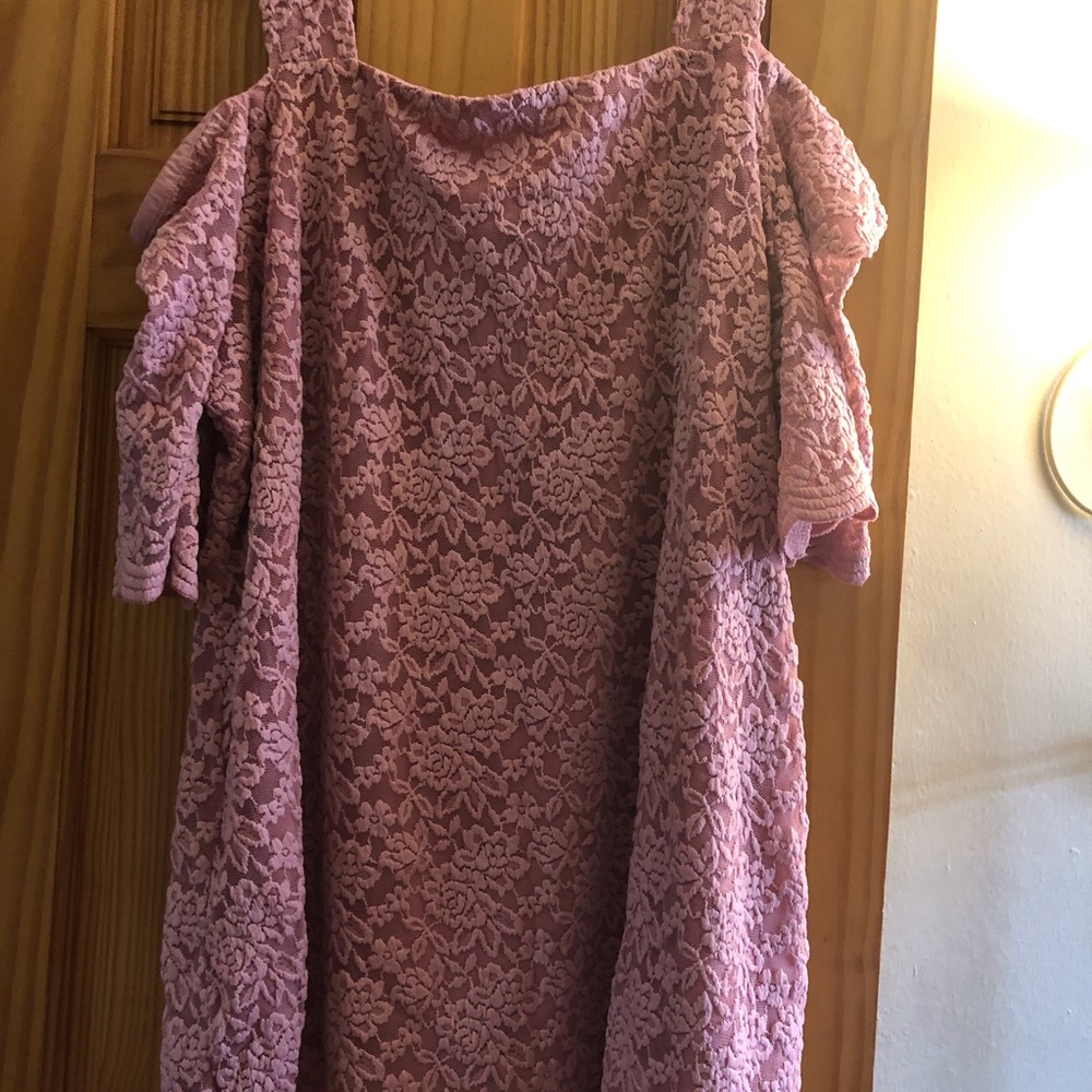 SUSAN GRAVER LACE COLD SHOULDER TOP